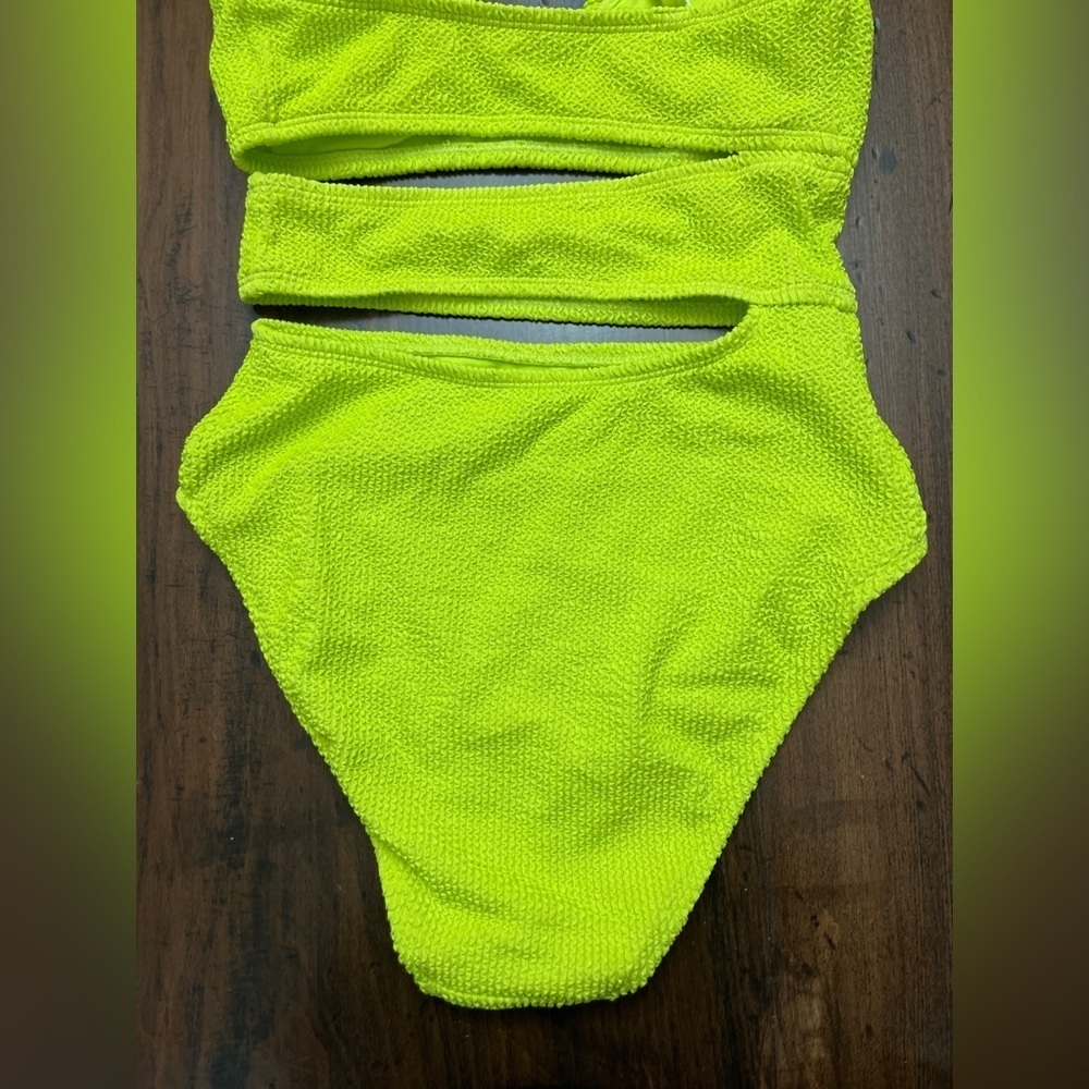 Bar III Cut Out One Piece Swimsuit Size S Chartreuse Lime Green Neon Monokini - Picture 6 of 16